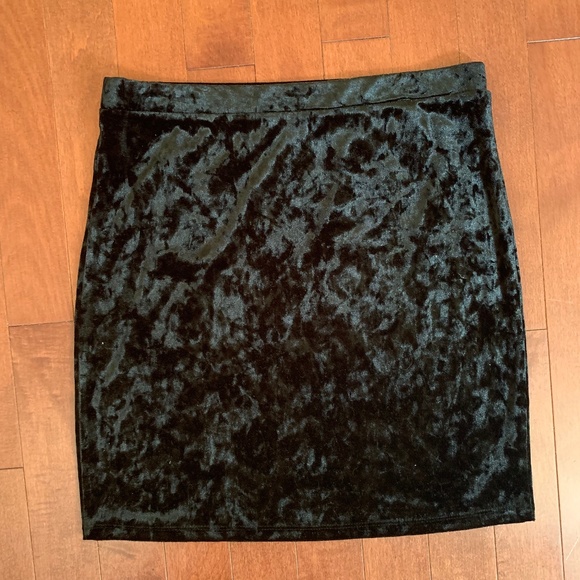 Crushed Black Velvet Body-con Mini Skirt - Picture 1 of 3